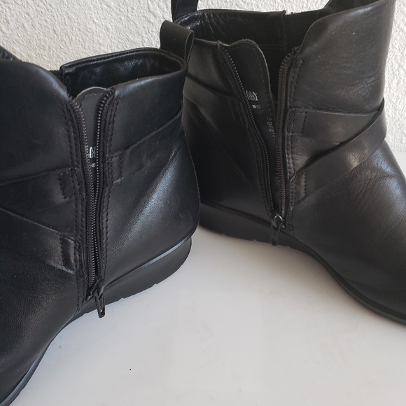 Еcco Women Black Leather Comfy Ankle Boots - Picture 2 of 16